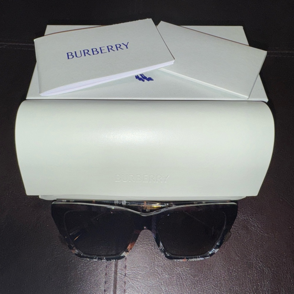 Burberry Check Pattern Cat-Eye Sunglasses with Brown Lenses - Picture 3 of 9
